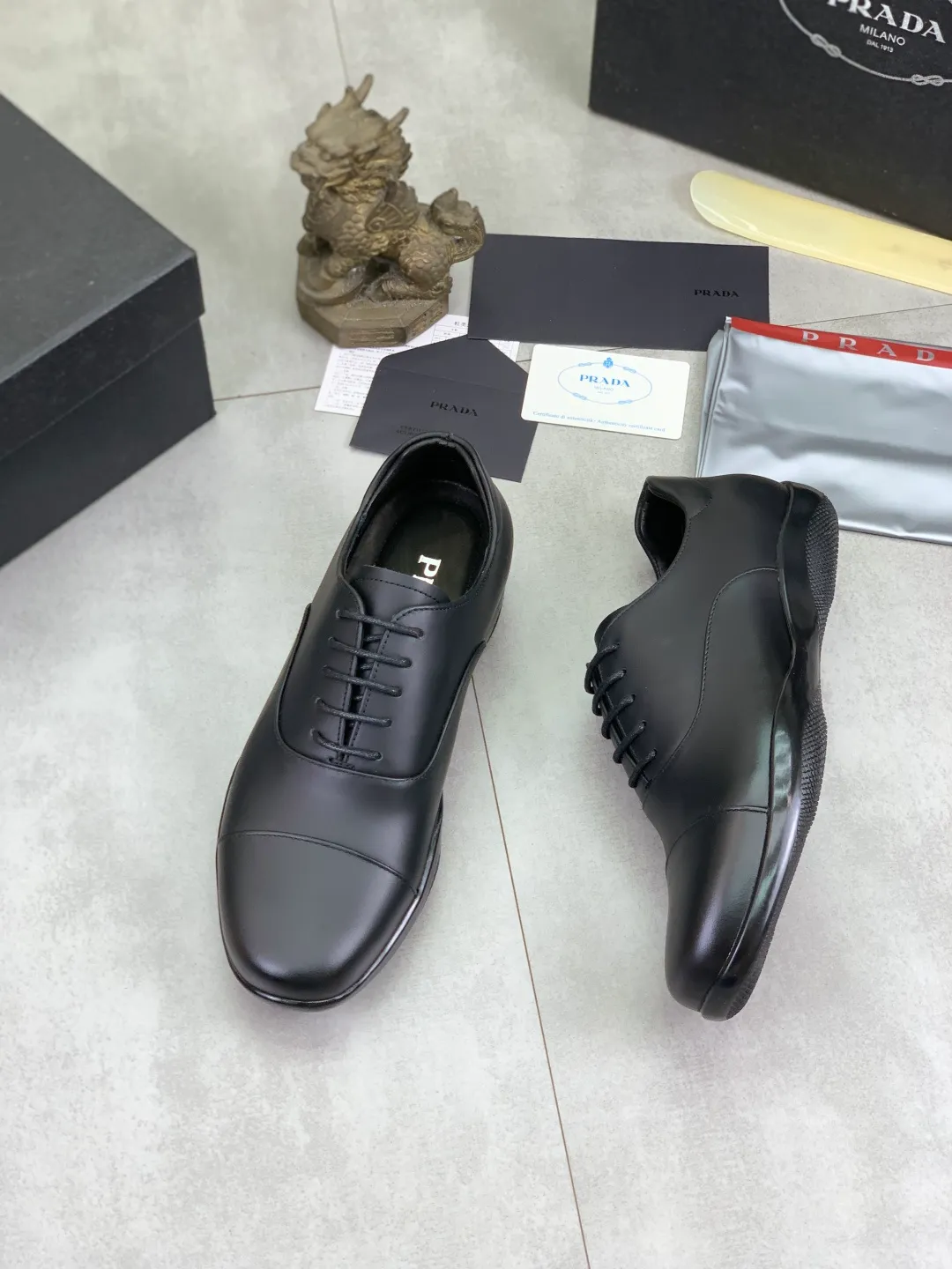 Men's men's shoes💰P580💰【New style】Top quality, classic popular models on the official website, timeless for a century,🆘 The trendy brand (Prada) mainly promotes popular models, avant-garde and versatile fashionable men's shoes, private version molding, cowhide surface splicing 1:1 oil edge processing... fashionable and simple, original imported cowhide interior cowhide feet; the atmosphere and personality are more fashionable, eye-catching and pursuing class. It will subvert old ideas and be a must-have for fashionistas who want to spend time with you! Must keep it! High-end comfort, high-end quality workmanship. Size: 38-44 Available in black. full package